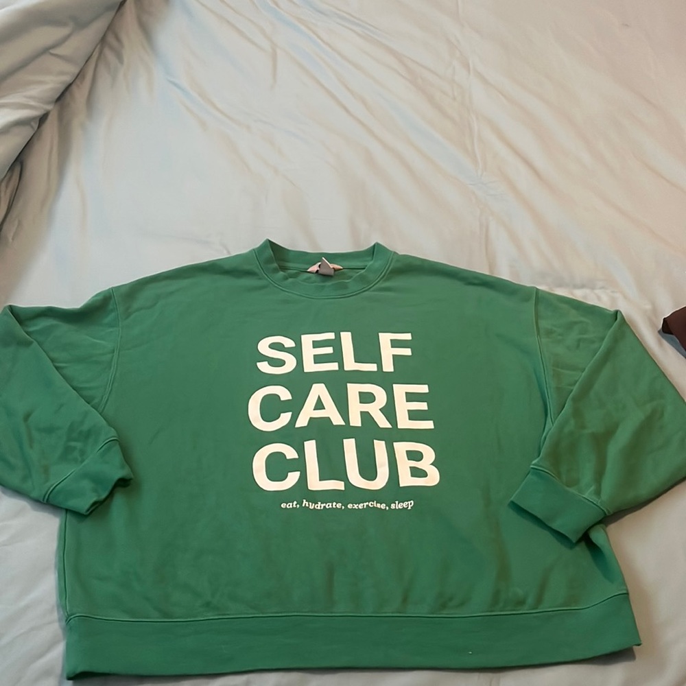 Oversized green sweatshirt